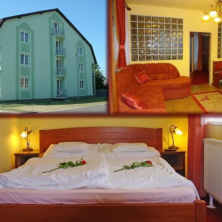 Holdlux Apartmanok Sarvar Luaran gambar