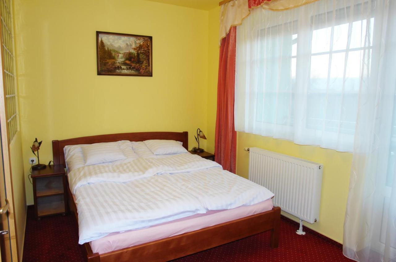 Holdlux Apartmanok Sarvar Luaran gambar
