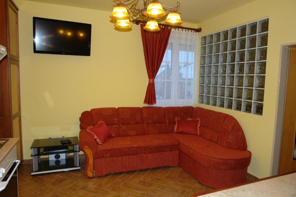Holdlux Apartmanok Sarvar Bilik gambar